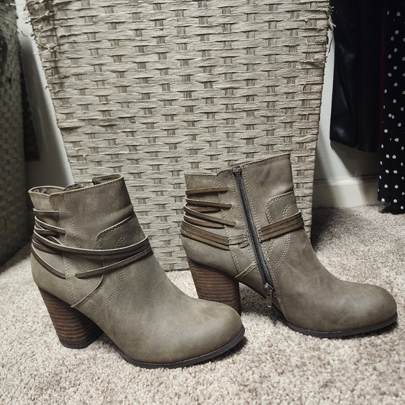 Madden Boots - Picture 2 of 4